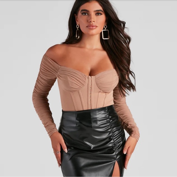 Brand New FORVER21 Sexy Ruched Sleeve Corset Top (M) - Picture 2 of 7